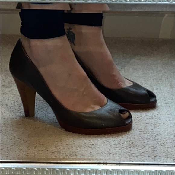 Ann Taylor Loft Brown Peep Toe Wood Heel - Picture 3 of 8